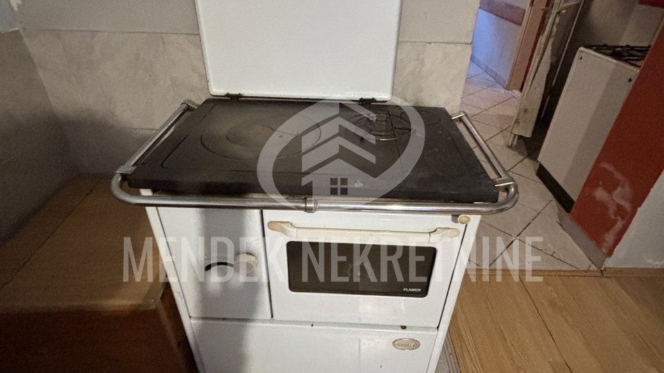 OBITELJSKA KU&Cacute;A U MIRNOM OKRU&Zcaron;ENJU