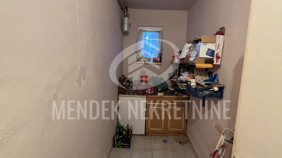 OBITELJSKA KU&Cacute;A U MIRNOM OKRU&Zcaron;ENJU