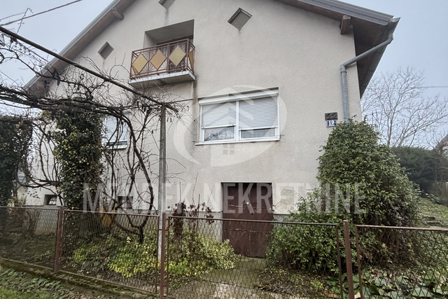 OBITELJSKA KUĆA U MIRNOM OKRUŽENJU