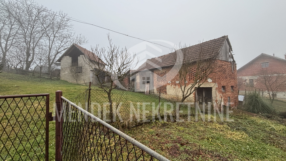 OBITELJSKA KU&Cacute;A U MIRNOM OKRU&Zcaron;ENJU