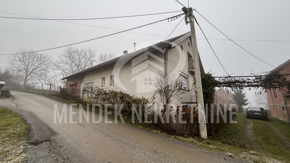 OBITELJSKA KU&Cacute;A U MIRNOM OKRU&Zcaron;ENJU