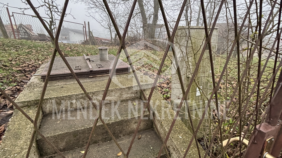 OBITELJSKA KU&Cacute;A U MIRNOM OKRU&Zcaron;ENJU