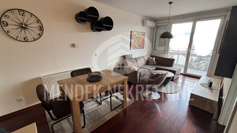 STAN NA TRE&Scaron;NJEVCI SA GARA&Zcaron;OM