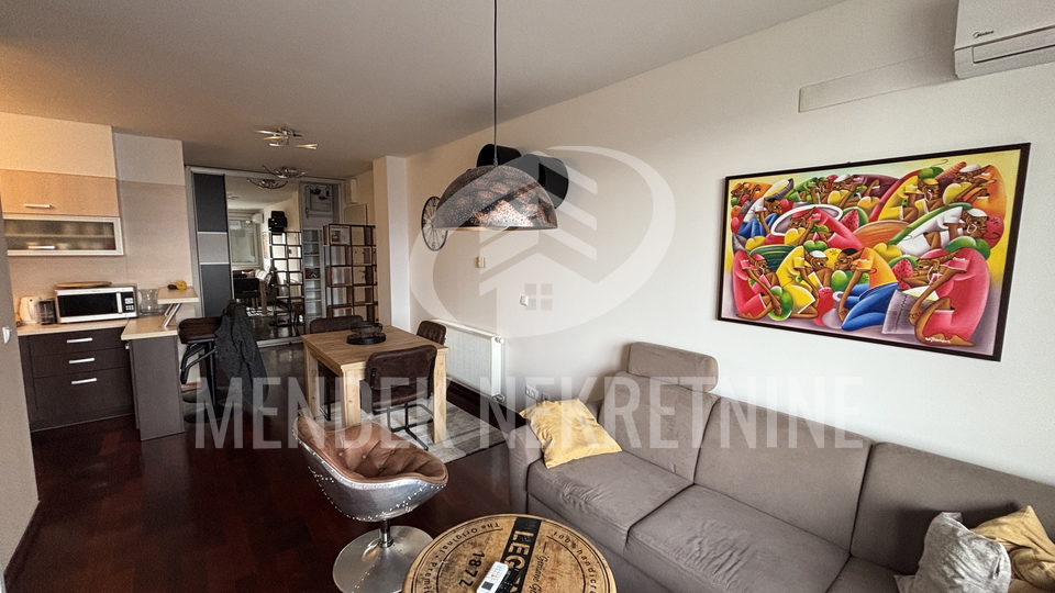 STAN NA TRE&Scaron;NJEVCI SA GARA&Zcaron;OM