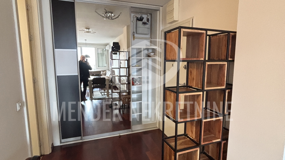 STAN NA TRE&Scaron;NJEVCI SA GARA&Zcaron;OM