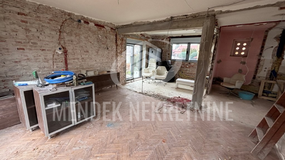 House&comma; 300 m2&comma; For Sale&comma; Vara&zcaron;din - Centar