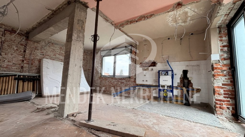 House&comma; 300 m2&comma; For Sale&comma; Vara&zcaron;din - Centar