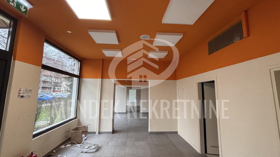 Commercial Property&comma; 200 m2&comma; For Rent&comma; Vara&zcaron;din - Centar