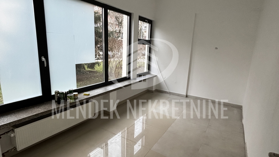 Commercial Property&comma; 200 m2&comma; For Rent&comma; Vara&zcaron;din - Centar