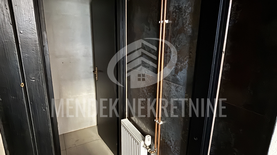 Commercial Property&comma; 200 m2&comma; For Rent&comma; Vara&zcaron;din - Centar