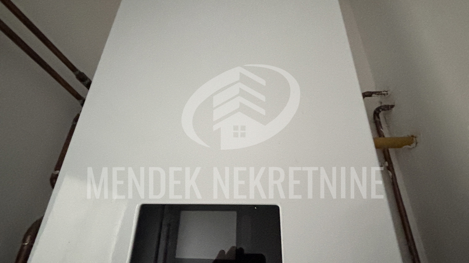 Commercial Property&comma; 200 m2&comma; For Rent&comma; Vara&zcaron;din - Centar