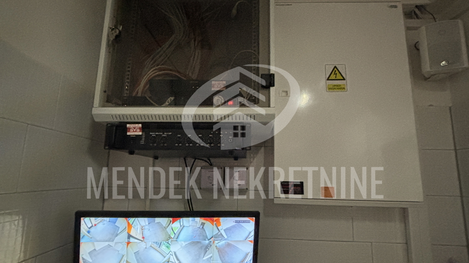 Commercial Property&comma; 200 m2&comma; For Rent&comma; Vara&zcaron;din - Centar