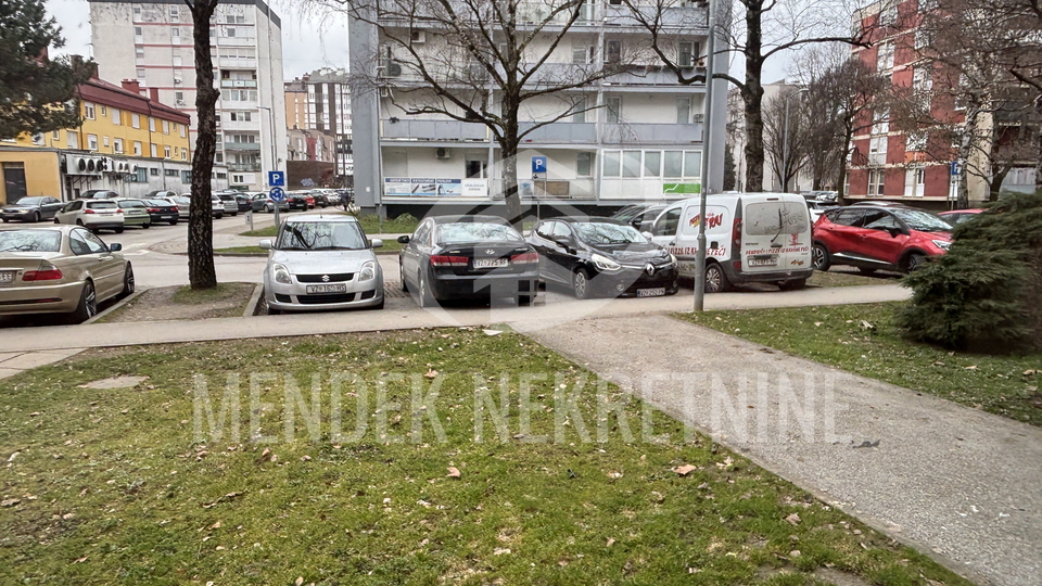 Commercial Property&comma; 200 m2&comma; For Rent&comma; Vara&zcaron;din - Centar