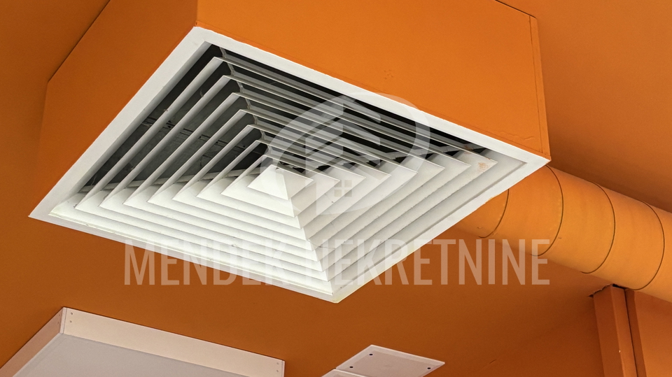 Commercial Property&comma; 200 m2&comma; For Rent&comma; Vara&zcaron;din - Centar