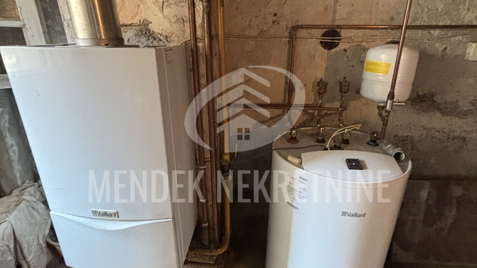 Wohnung&comma; 130 m2&comma; Verkauf&comma; Vara&zcaron;din - Banfica