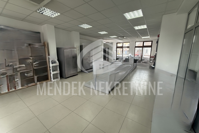 Zakup uličnog poslovnog prostora – 99 m²