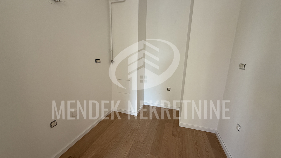 BEZ PROVIZIJE - USELJIVO  04/2025  !!!!
