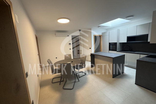 LUKSUZAN STAN U CENTRU GRADA (87,60 m2)– NIKAD KORIŠTEN – PARKING I SPREMIŠTE (NAJAM)