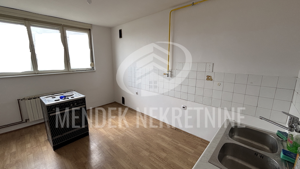 Apartment&comma; 80 m2&comma; For Sale&comma; Vara&zcaron;din - Banfica