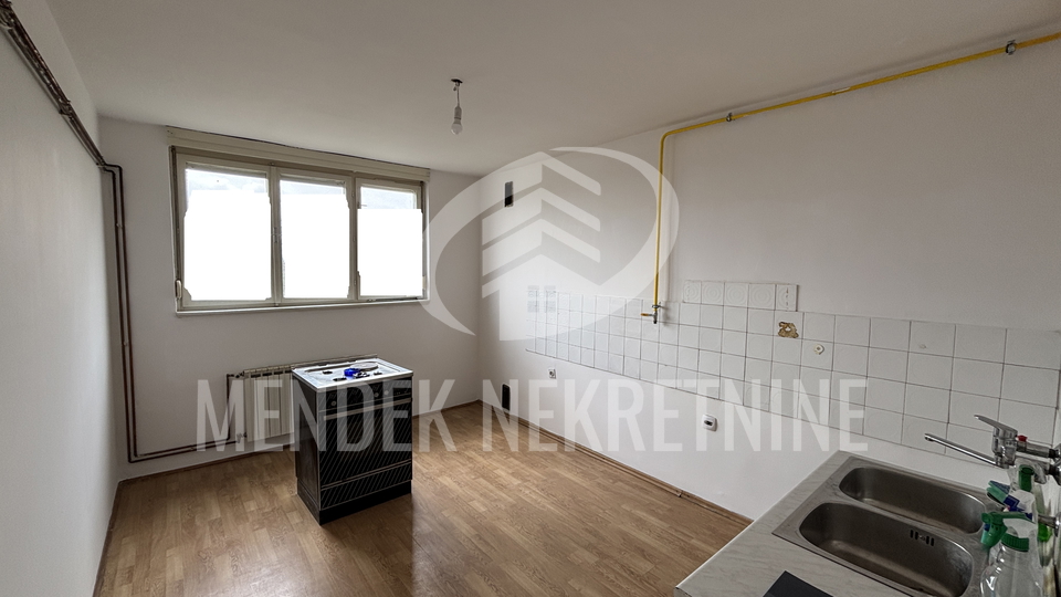 Apartment&comma; 80 m2&comma; For Sale&comma; Vara&zcaron;din - Banfica