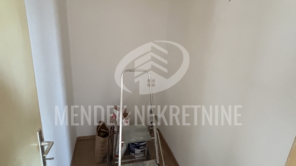 Apartment&comma; 80 m2&comma; For Sale&comma; Vara&zcaron;din - Banfica