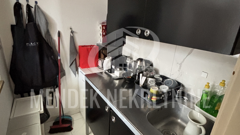 Pisarne&comma; 300 m2&comma; Prodaja&comma; Vara&zcaron;din - Centar
