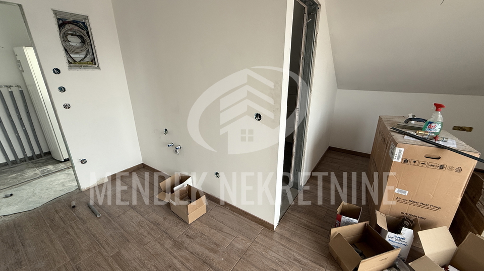 PRILIKA ZA INVESTICIJU&excl; KOMPLET 5 GARSONJERA 102 m2&comma; Hallers&comma; Vara&zcaron;din&comma; prodaja