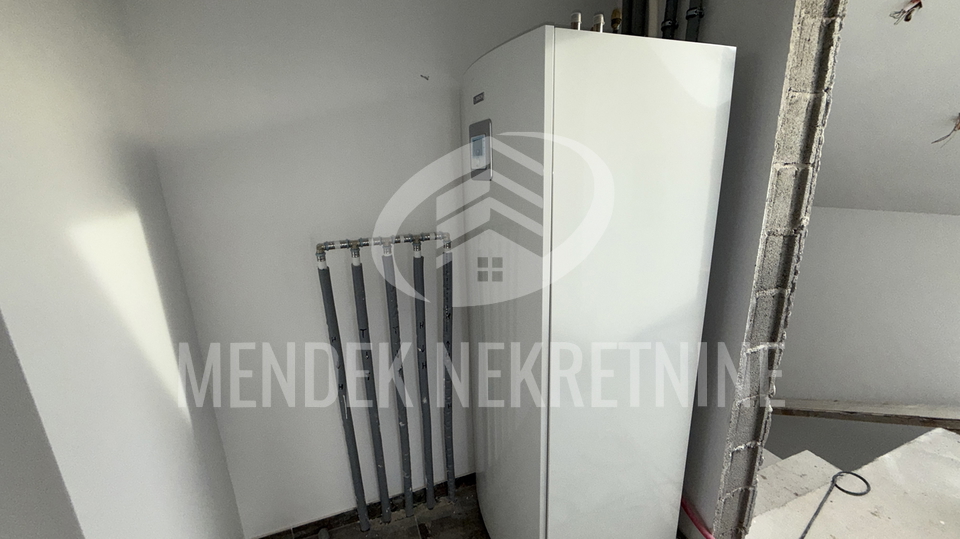 PRILIKA ZA INVESTICIJU&excl; KOMPLET 5 GARSONJERA 102 m2&comma; Hallers&comma; Vara&zcaron;din&comma; prodaja