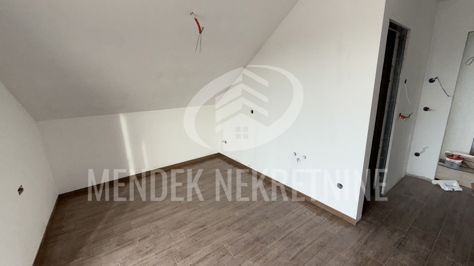 PRILIKA ZA INVESTICIJU&excl; KOMPLET 5 GARSONJERA 102 m2&comma; Hallers&comma; Vara&zcaron;din&comma; prodaja