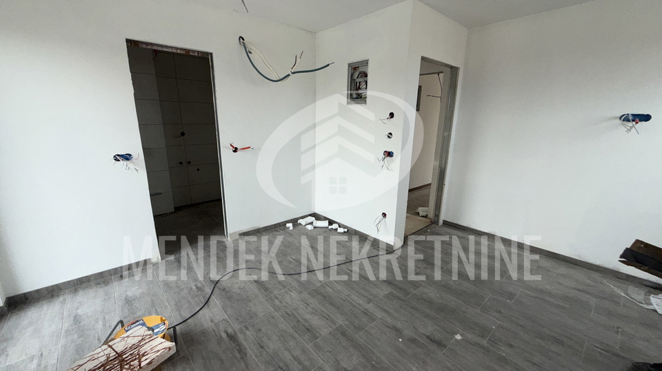 PRILIKA ZA INVESTICIJU&excl; KOMPLET 5 GARSONJERA 102 m2&comma; Hallers&comma; Vara&zcaron;din&comma; prodaja