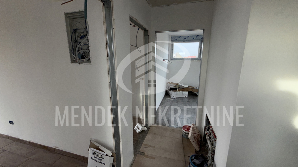 PRILIKA ZA INVESTICIJU&excl; KOMPLET 5 GARSONJERA 102 m2&comma; Hallers&comma; Vara&zcaron;din&comma; prodaja