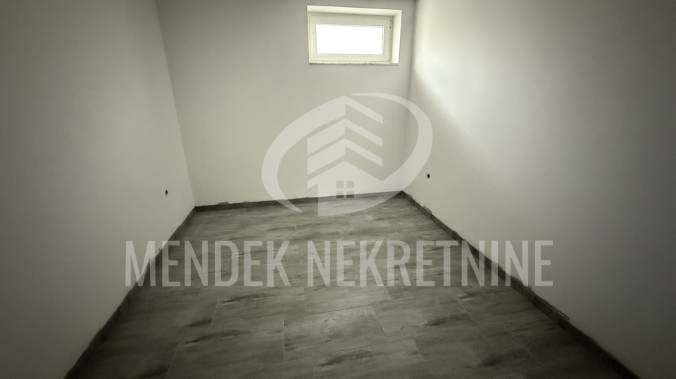 PRILIKA ZA INVESTICIJU&excl; KOMPLET 5 GARSONJERA 102 m2&comma; Hallers&comma; Vara&zcaron;din&comma; prodaja