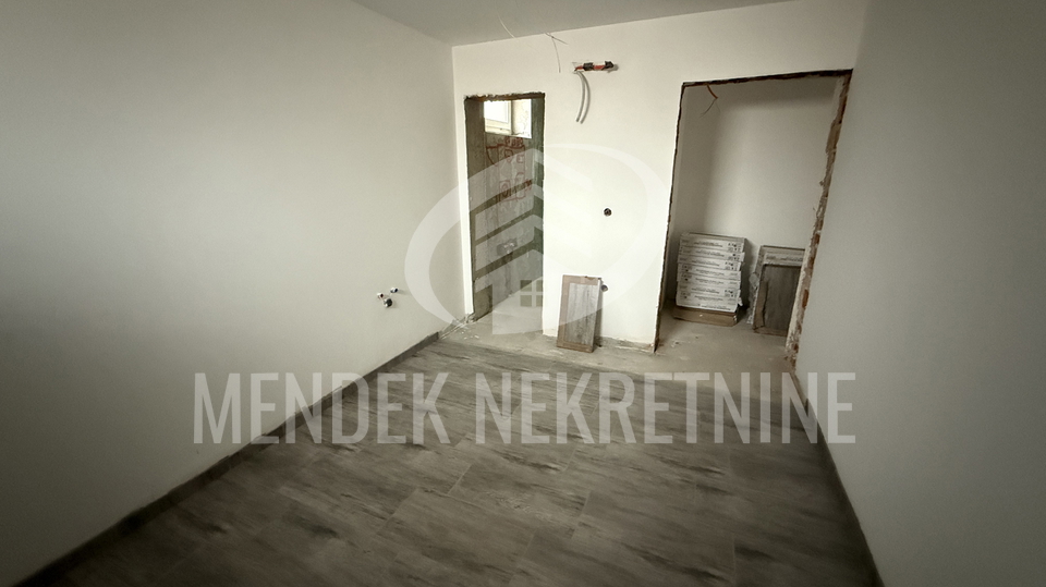 PRILIKA ZA INVESTICIJU&excl; KOMPLET 5 GARSONJERA 102 m2&comma; Hallers&comma; Vara&zcaron;din&comma; prodaja