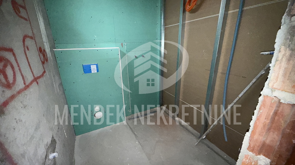 PRILIKA ZA INVESTICIJU&excl; KOMPLET 5 GARSONJERA 102 m2&comma; Hallers&comma; Vara&zcaron;din&comma; prodaja