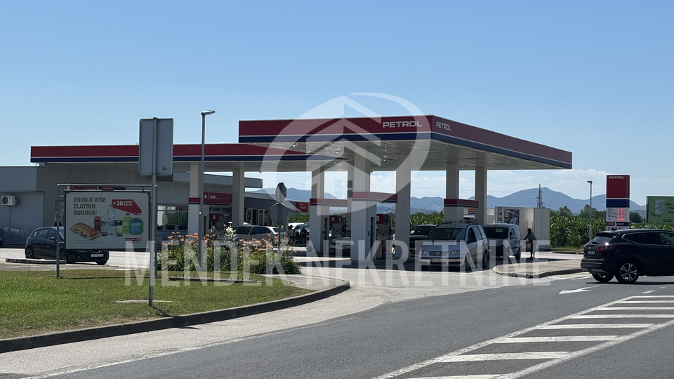 POSLOVNI PROSTOR U ULICI BRA&Cacute;E RADI&Cacute;A - VARA&Zcaron;DIN