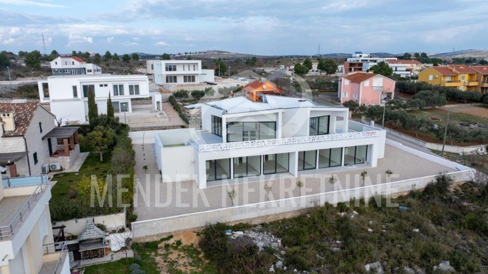 BEZ PROVIZIJE! NOVOGRADNJA! LUKSUZNA VILA 179 m2 S BAZENOM, VODICE, PRODAJA