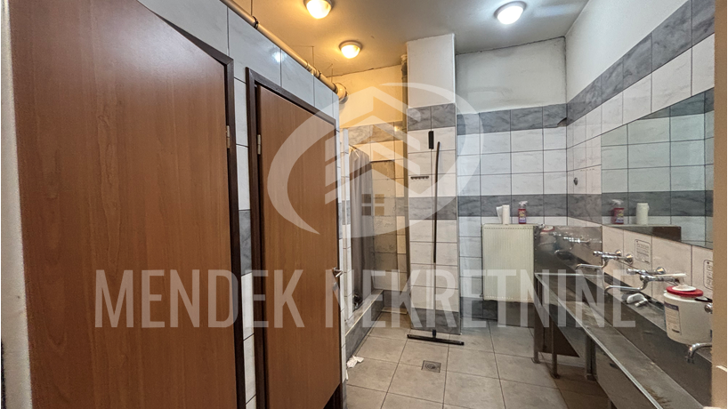 Commercial Property, 1000 m2, For Rent, Turčin