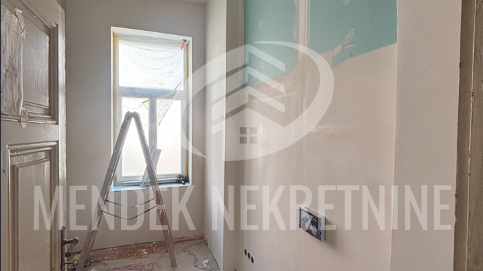 IDEALNO ZA POLIKLINIKE ILI  IT SEKTOR !!!!!