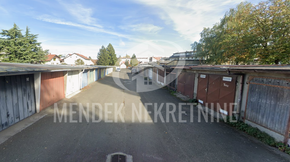 Garage, 15 m2, For Sale, Varaždin - Centar