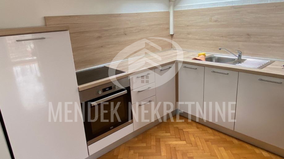 Trosobni stan od 100m2 s odvojenim ulazom &ndash; re&zcaron;ije uklju&ccaron;ene&excl; &lpar;najam&rpar;