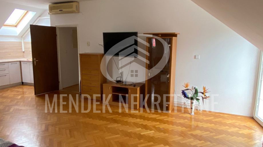 Trosobni stan od 100m2 s odvojenim ulazom &ndash; re&zcaron;ije uklju&ccaron;ene&excl; &lpar;najam&rpar;