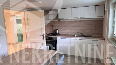 Iznajmljuje se prostrani &ccaron;etverosobni stan&comma; idealan za studente &ndash; re&zcaron;ije uklju&ccaron;ene&excl;