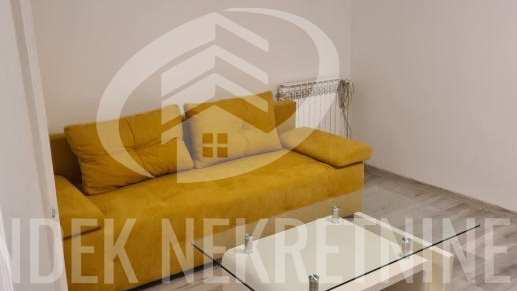 Iznajmljuje se prostrani &ccaron;etverosobni stan&comma; idealan za studente &ndash; re&zcaron;ije uklju&ccaron;ene&excl;