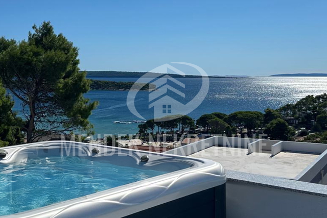 House, 395 m2, For Sale, Rab - Banjol