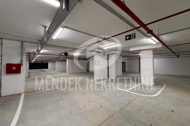 Garage, 12 m2, For Sale, Varaždin - Centar