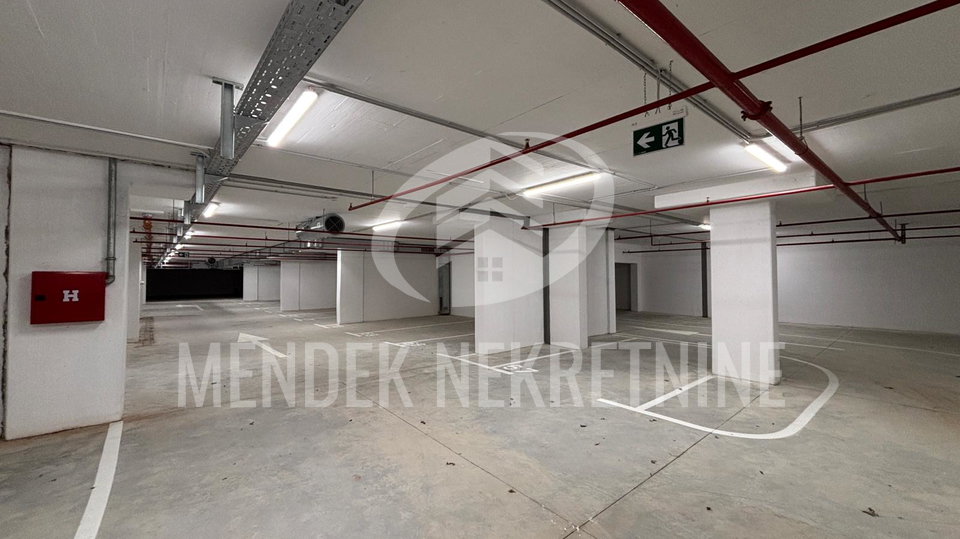 Garage&comma; 12 m2&comma; For Sale&comma; Vara&zcaron;din - Centar