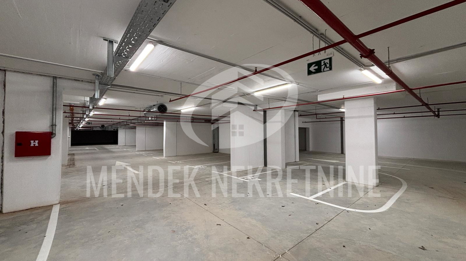 Garage&comma; 12 m2&comma; For Sale&comma; Vara&zcaron;din - Centar