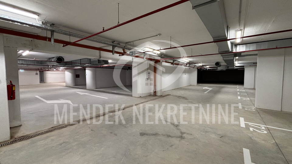 Garage&comma; 12 m2&comma; For Sale&comma; Vara&zcaron;din - Centar