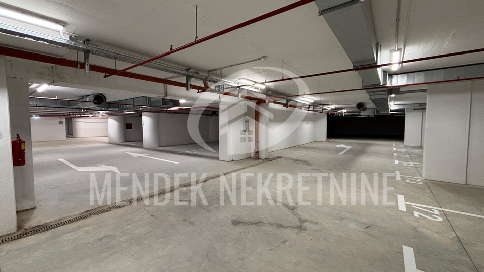 Garage&comma; 12 m2&comma; For Sale&comma; Vara&zcaron;din - Centar
