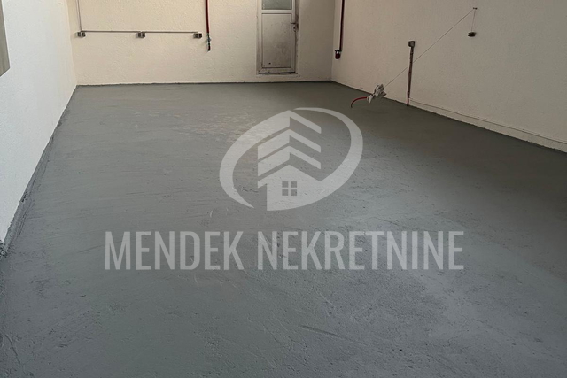 HALA OD 160 m2 - LJUBEŠĆICA